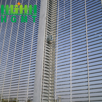358 Υψηλής Ασφάλειας Αντι-Κλιμάκωση Wire Mesh Φράχτης Πίνακα 1.5m Εξωτερική Ασφάλεια WPC Φρέμα Διαφανής θέα Μεταλλικό Χάλυβα