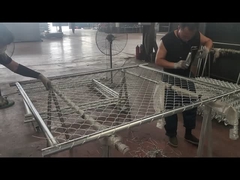 Το φράχτη αλυσίδας συνδέεται με το πλαίσιο